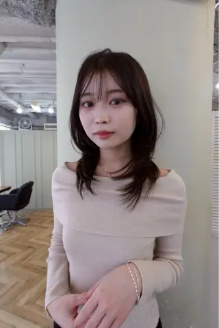 ミディアム SALOWIN二子玉川South店所属・AYANO ／レイヤー／オリーブのヘアスタイル