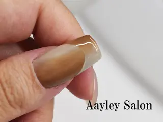 カラー ネイル Aayley アイリ―サロンのネイルデザイン
