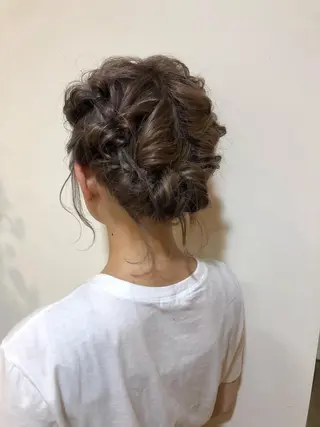 ショート ヘアアレンジ MIOベージュカラー 柔らかいカラーのヘアスタイル