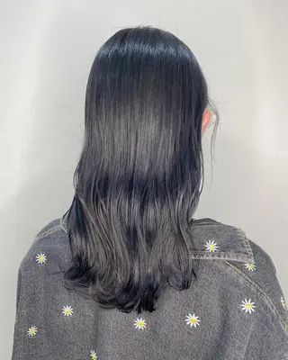セミロング カラー fand AKANE のヘアスタイル