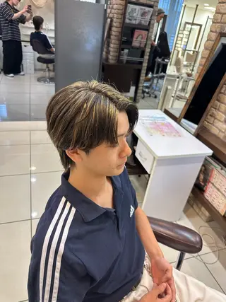 カラー メンズ メンズ特化シャドウパ ーマラウンドマッシュのヘアスタイル