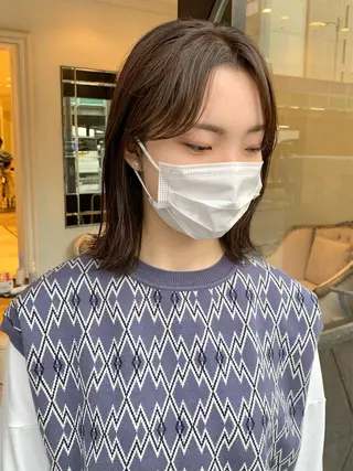 ミディアム SAKINO． ベージュカラーのヘアスタイル