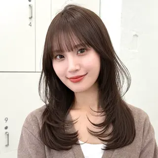 セミロング mei / レイヤー 顔まわり 🤍のヘアスタイル
