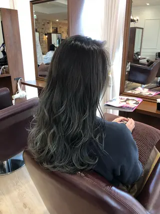 ロング カラー 新實 ゆりあのヘアスタイル