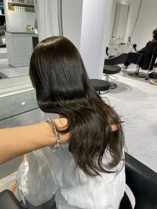 セミロング カラー センターパート特化 井上健太のヘアスタイル