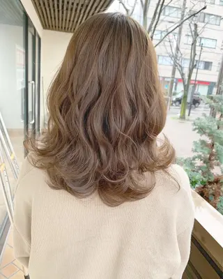 ミディアム カラー 艶髪・酸性ストレート フリツのヘアスタイル