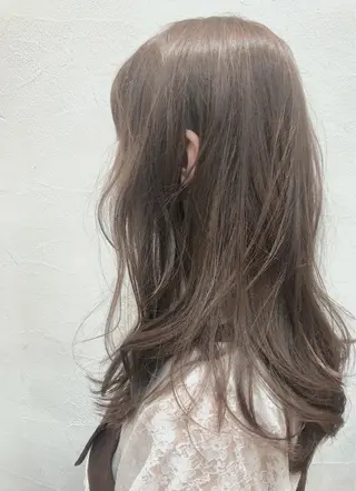 ミディアム カラー 360°キレイな ショートカットのヘアスタイル