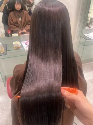 ロング 美髪矯正/髪質改善 /透明感ある艶カラーのヘアスタイル