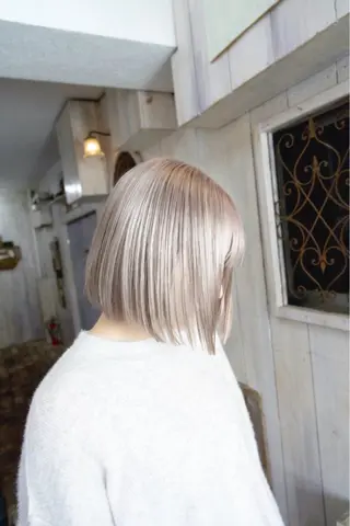 ミディアム カラー 安藤悠里/ハイトーン /デザインカラーのヘアスタイル