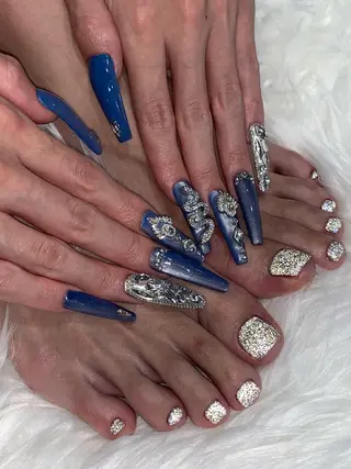 ネイル さゆり￤推しキャラ ￤ロングネイル🩷のネイルデザイン