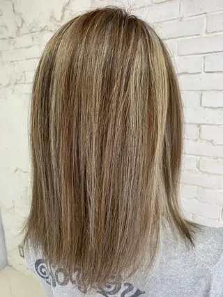 ミディアム カラー LUXBE LUCEのヘアスタイル