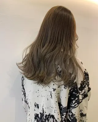 ロング カラー SAKINO. ベージュカラーのヘアスタイル