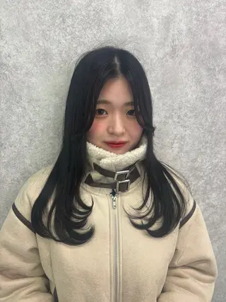 ロング キムラ ユウリのヘアスタイル