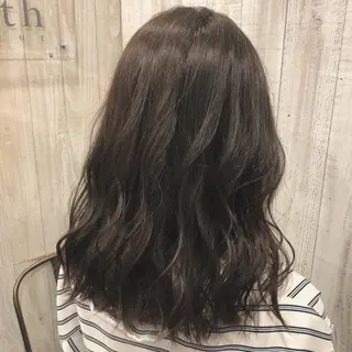 ミディアム 今井 悠菜のヘアスタイル