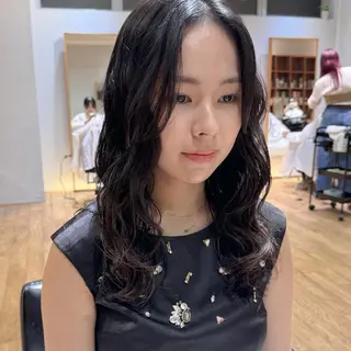 ミディアム パーマ 大橋 芽衣のヘアスタイル