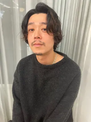 ショート パーマ メンズ 💓パーマ，💗 レイヤーカットのヘアスタイル