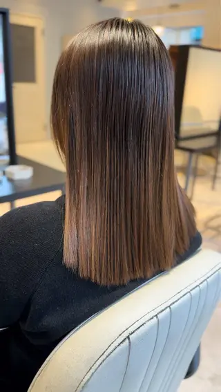 ミディアム 縮毛矯正  髪質改善 酸性ストレート特化のヘアスタイル