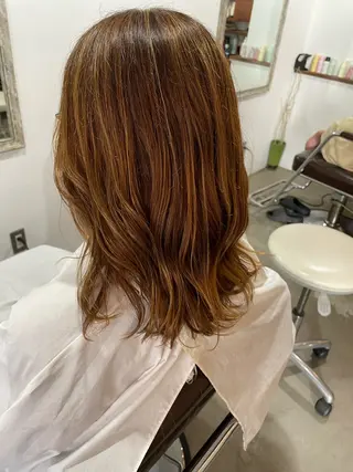 ミディアム カラー 日高 香織のヘアスタイル