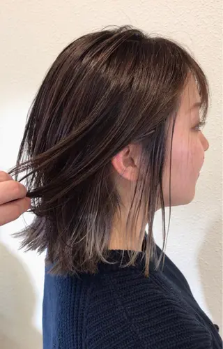 ミディアム 中川 茜里のヘアスタイル