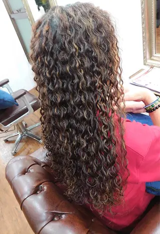 ロング パーマ 饒平名 知也のヘアスタイル