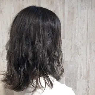 ミディアム カラー 安永 萌花のヘアスタイル