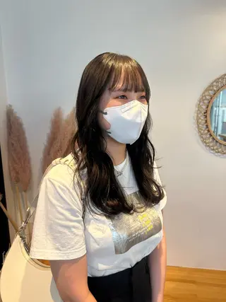 セミロング カラー yuika .のヘアスタイル