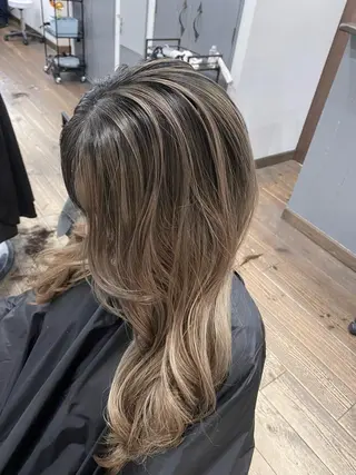 ロング バレイヤージュ 隅中秀弥のヘアスタイル
