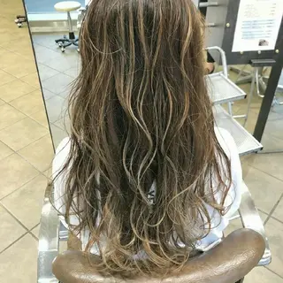 ロング Luisハイライト　 喜連瓜破、髪質改善のヘアスタイル