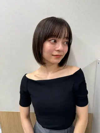ミディアム レイヤー・カット モデル・透明感カラーのヘアスタイル