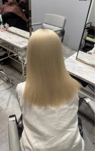 セミロング 🩶ブリーチ/ レイヤー🩶フミカのヘアスタイル