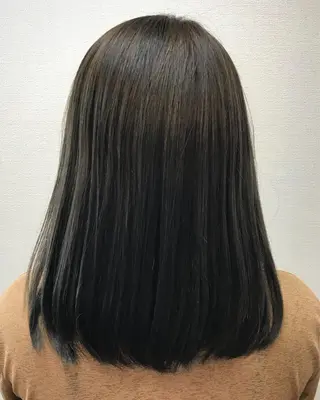 セミロング カラー 吉森 満俊のヘアスタイル