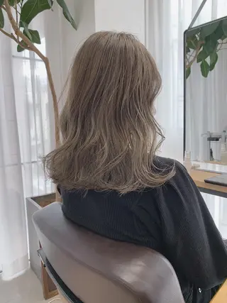 ミディアム カラー パーマ ヘアアレンジ メンズ キッズ ネイル マツエク・マツパ ハイトーンボブ 前田 表参道 グレージュのヘアスタイル
