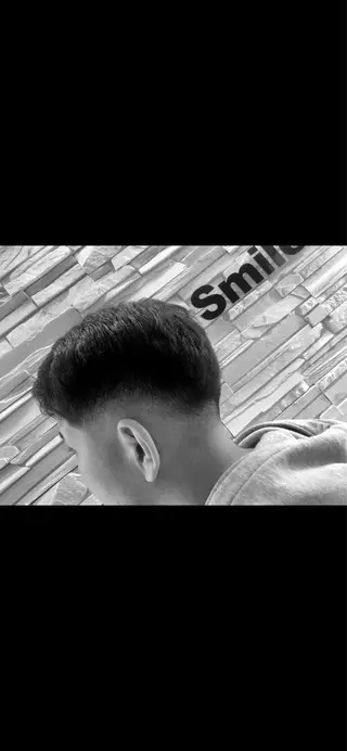 ショート パーマ メンズ 岡 康太のヘアスタイル