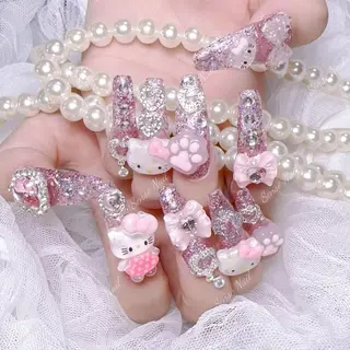 ネイル Queenie 🦋のネイルデザイン