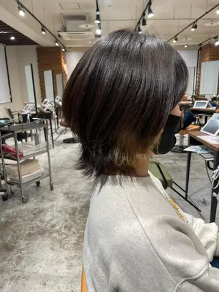 ミディアム ウルフカット/ ハッシュカット/山路のヘアスタイル