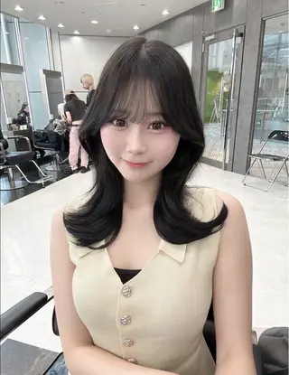 ミディアム カラー ケアブリーチ/透明感 カラー🤍YURIAのヘアスタイル