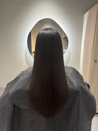 ロング NAVY 橋本心 縮毛矯正のヘアスタイル