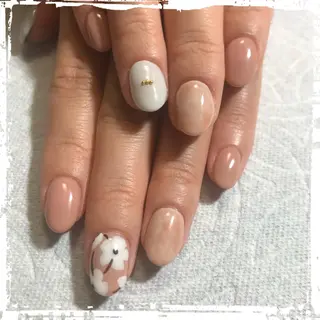 ネイル ECLAT エクラ所属・寺山 千鶴のネイルデザイン