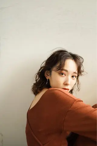 セミロング カラー パーマ mizuho .のヘアスタイル