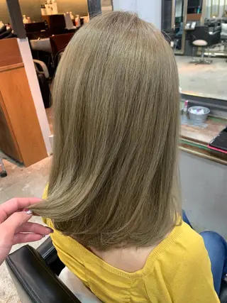 セミロング カラー Mikuri 【Little】のヘアスタイル