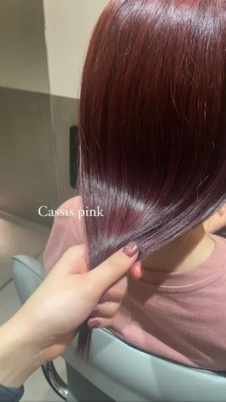 セミロング ミオ💎ショート 透ける暗髪のヘアスタイル