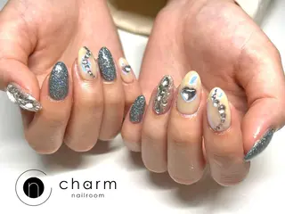 ネイル ネイルルーム チャームのネイルデザイン