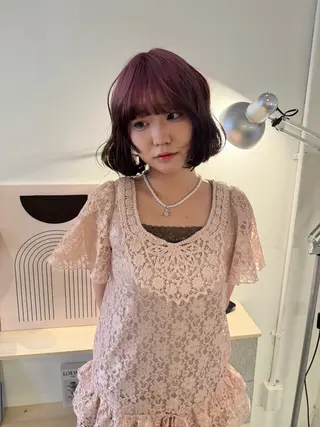 ショート カラー MIU/ルーツカラー 顔まわりレイヤーのヘアスタイル