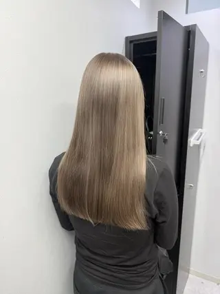 ロング ハイトーン×艶カラー 🤍MIZUKIのヘアスタイル