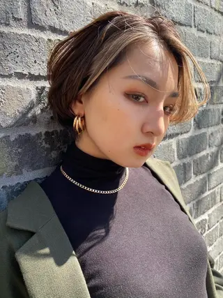 ショート カラー GiseL アンリのヘアスタイル