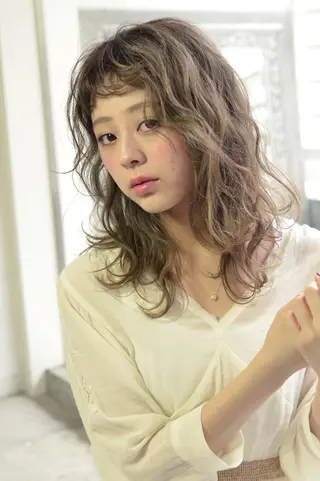セミロング カラー coii コイ【原宿/表参道】のヘアスタイル