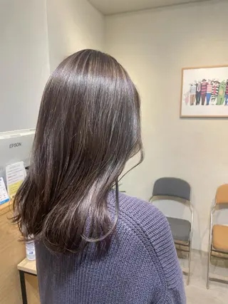 ロング カラー Takanishi くすみベージュカラーのヘアスタイル