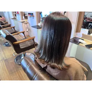 ミディアム カラー ツキダテ ユイのヘアスタイル