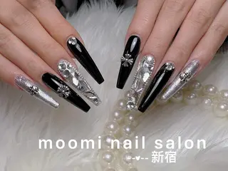 セミロング 長さだし専門 Moominのネイルデザイン