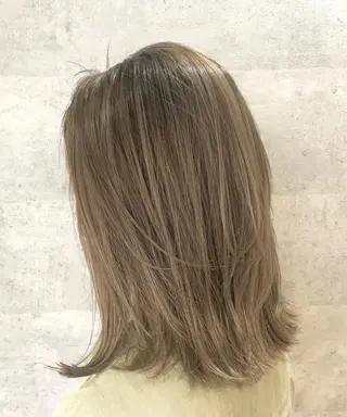 セミロング カラー 髪質改善で 憧れの潤艶美髪にのヘアスタイル